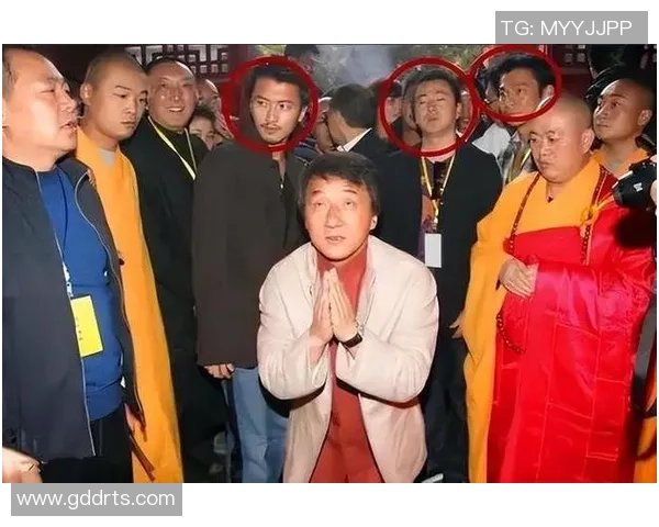 少林寺方丈赠送足球明星定制法衣传递武术与体育的融合精神